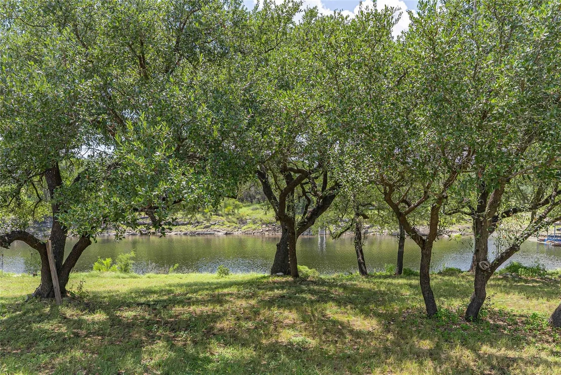 Photo of 23633 Lakeside DR