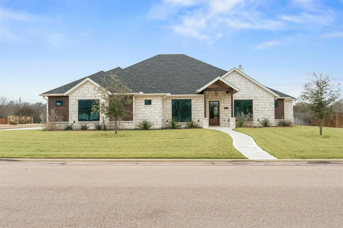 Photo of 814 Norfolk DR
