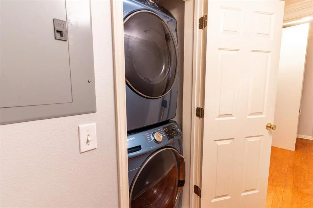 Photo of Unit 2 at 3009 Speedway