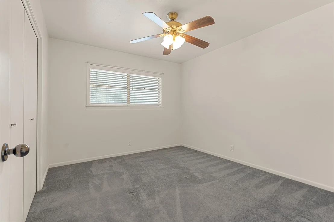 Photo of 305 Shannon LN
