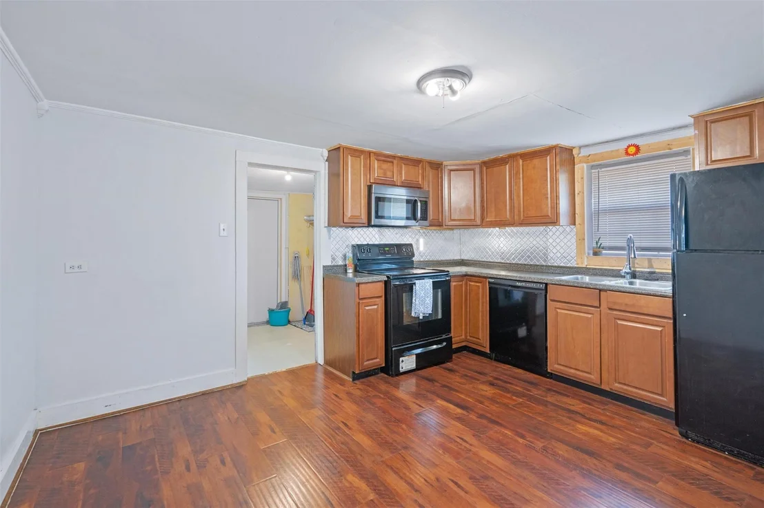 Photo of 401 Eberhart LN
