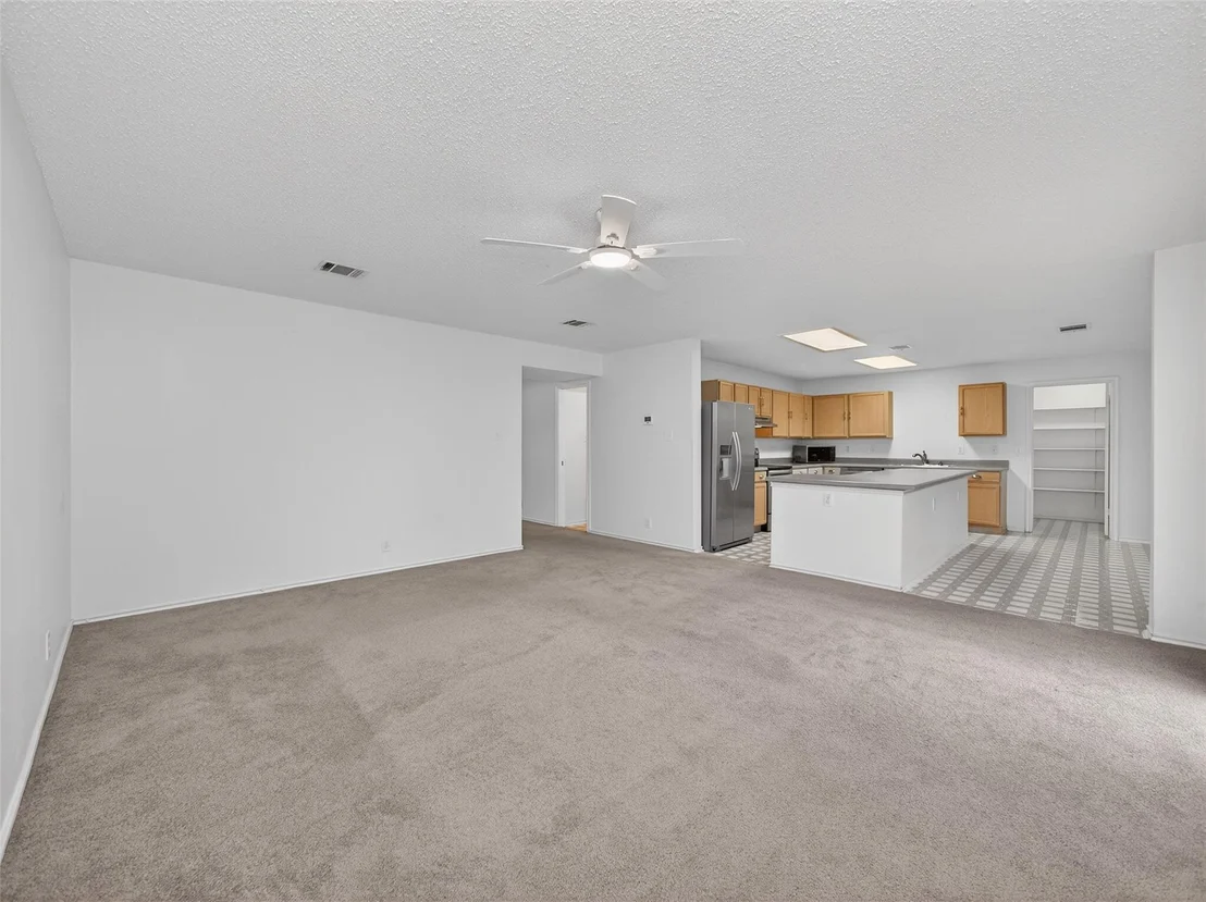 Photo of 15300 Iola CV