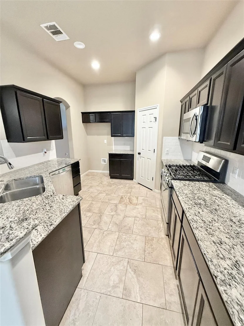Photo of 1205 Drake Elm DR