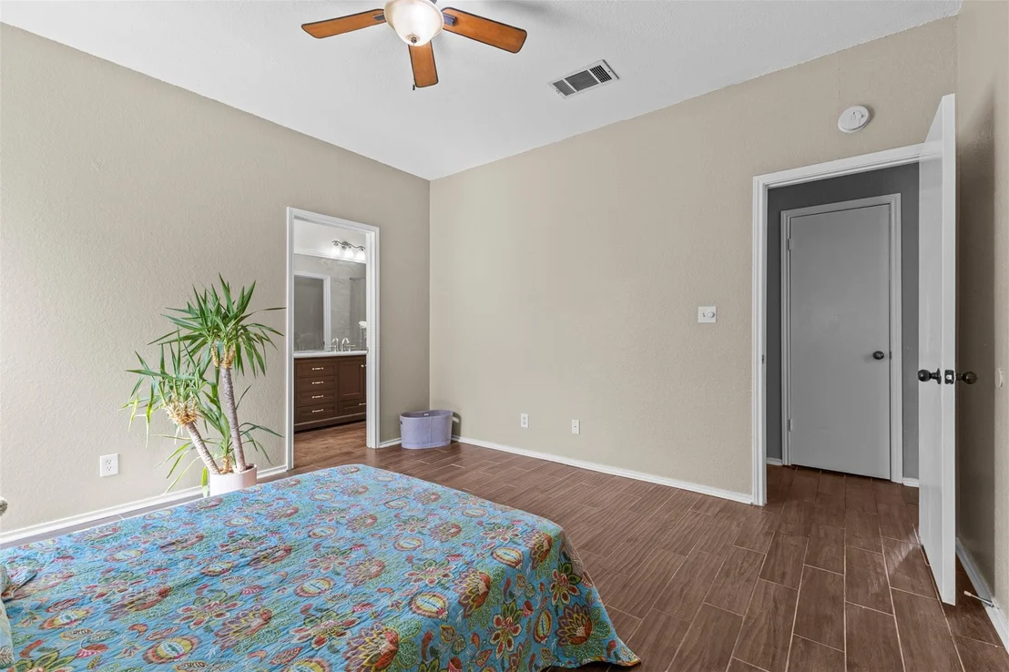 Photo of 16503 Edgemere DR