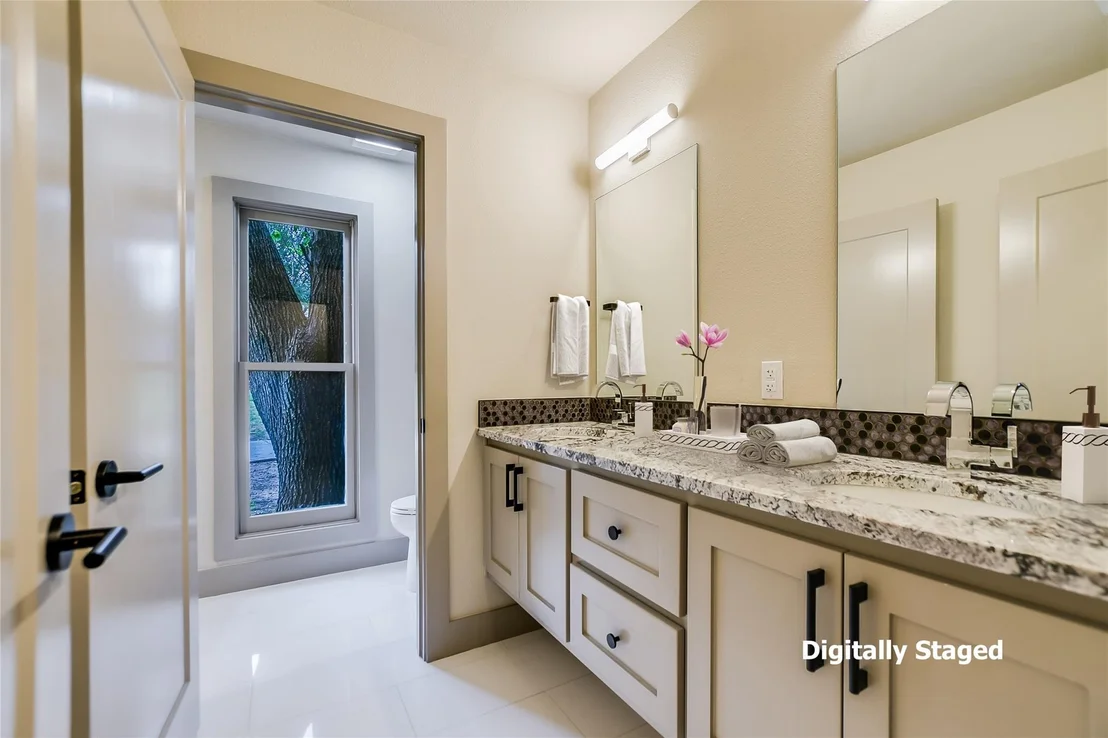 Photo of 2713 Aurora