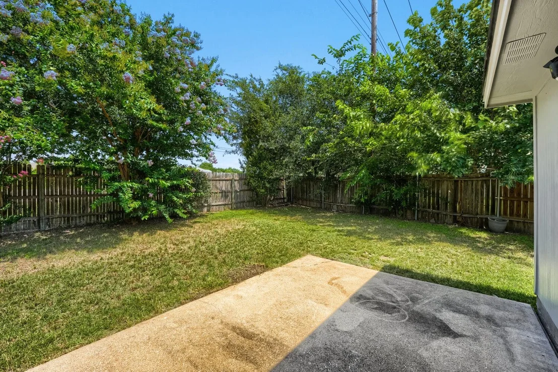 Photo of 409 Willowbrook DR