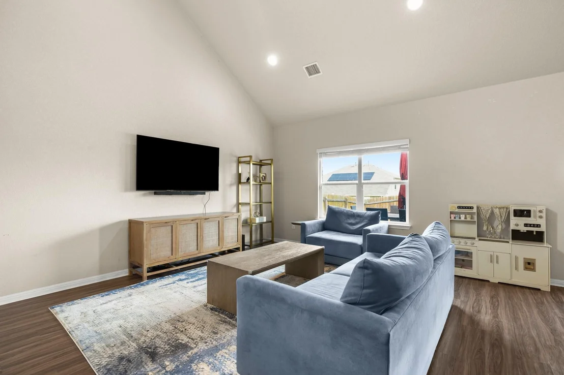 Photo of 605 Dubina Ave