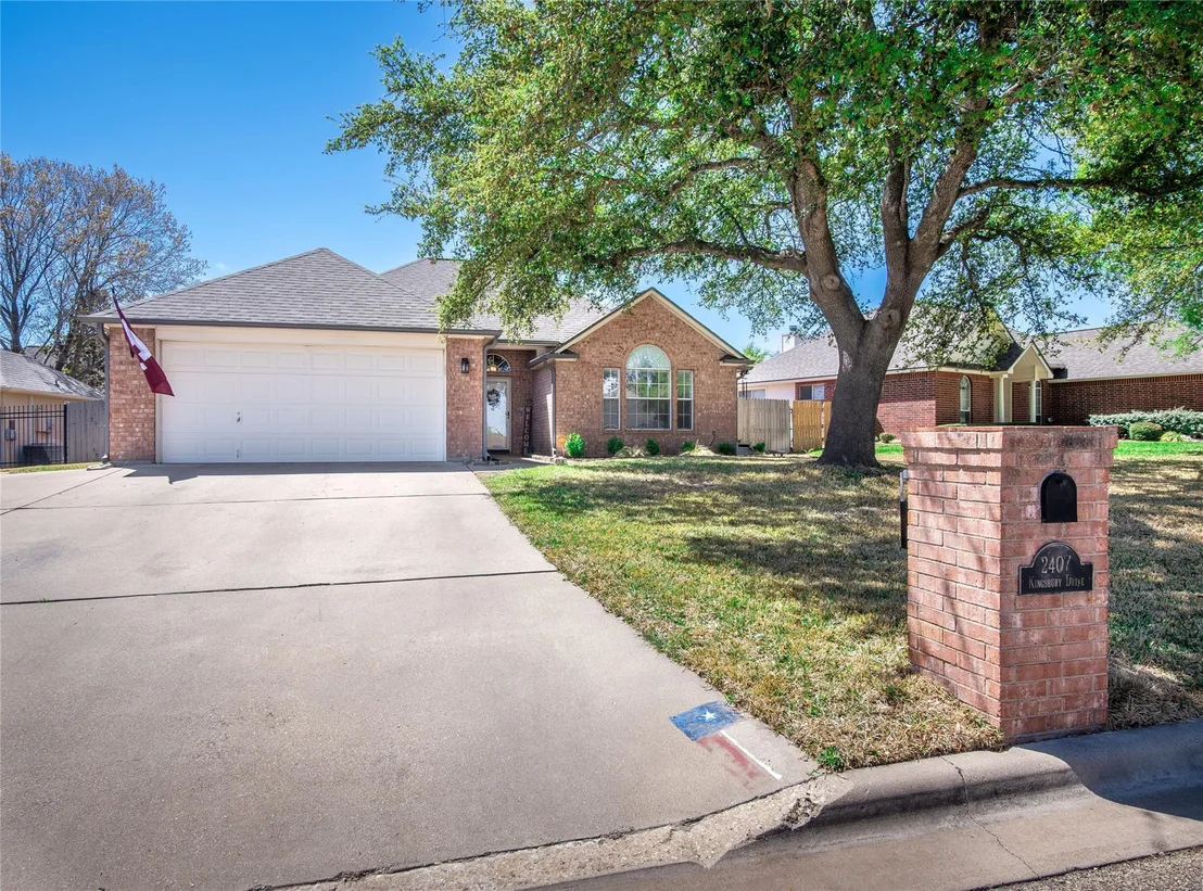 Photo of 2407 Kingsbury DR