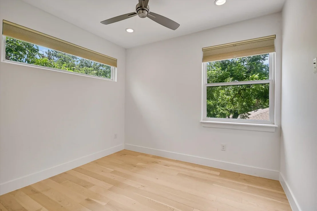 Photo of Unit 2 at 406 Franklin BLVD