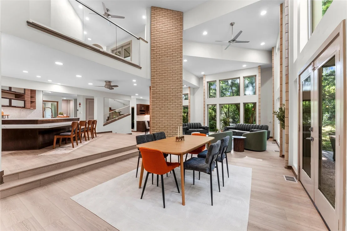 Photo of 3001 White Oak DR
