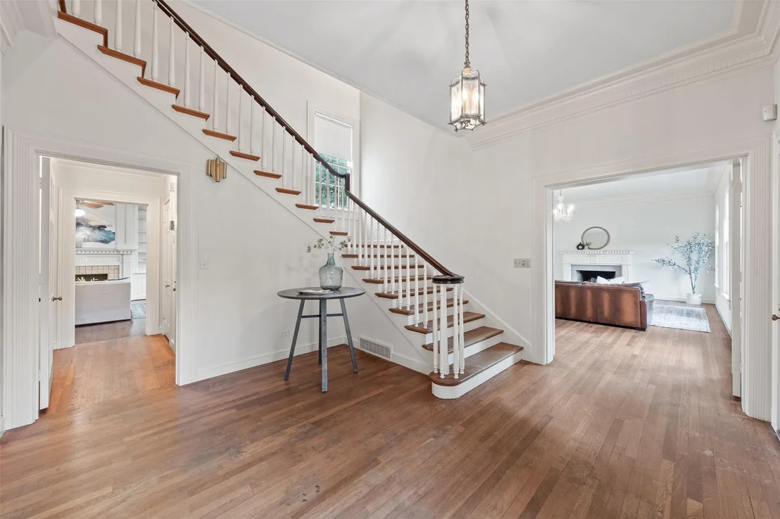 Photo of 516 W Nugent Ave