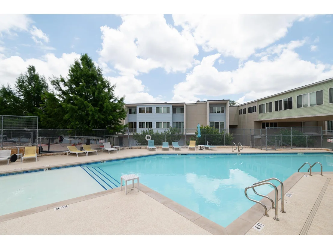 Photo of Unit 205 at 604 N Bluff DR