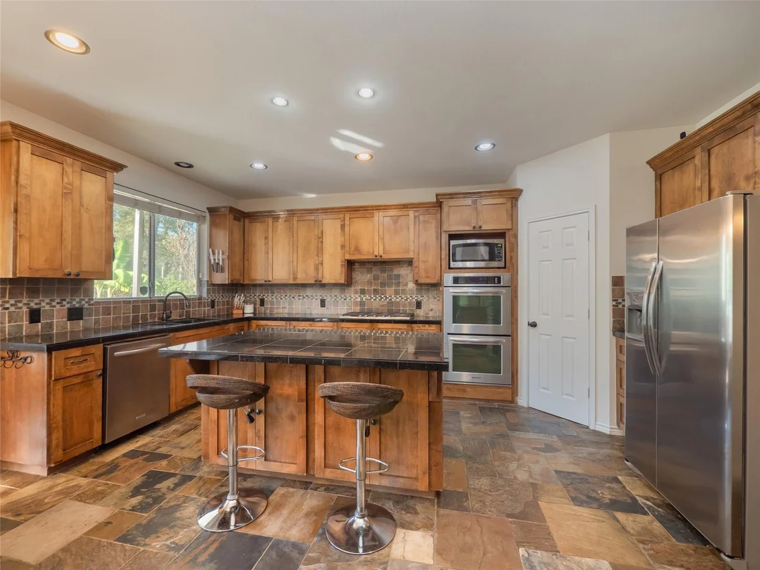 Photo of 533 Arbors CIR