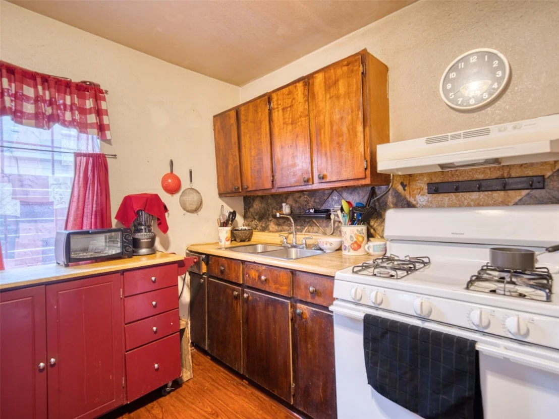 Photo of 2900 Castro ST