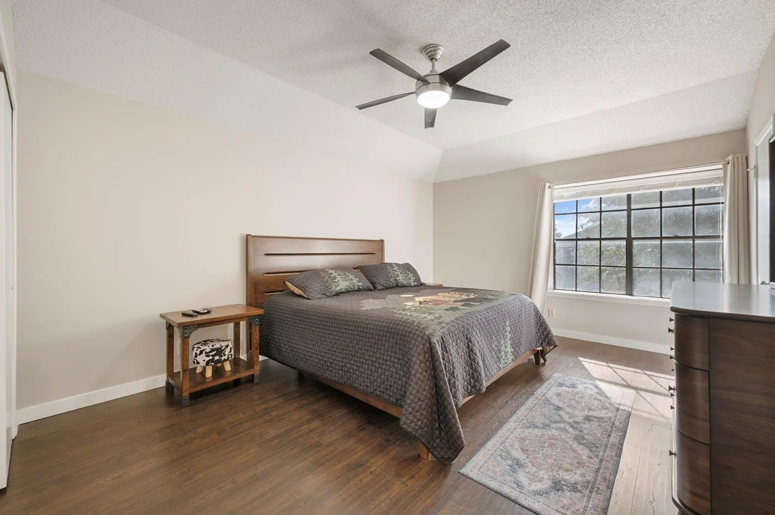 Photo of 1608 White Oak LOOP