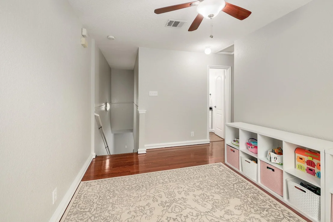 Photo of 335 Mistletoe LN