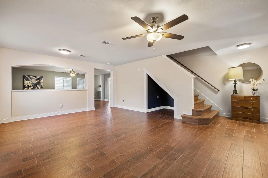 Photo of 1007 LAURELLEAF DR