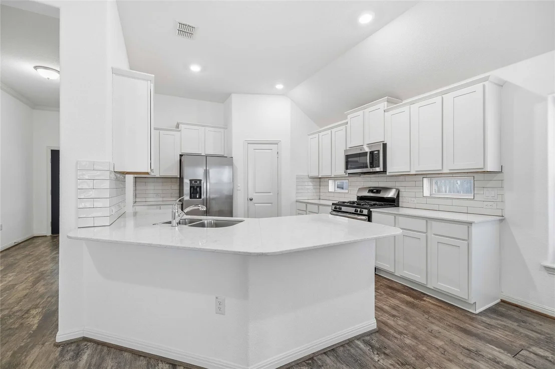 Photo of 707 Allende BND