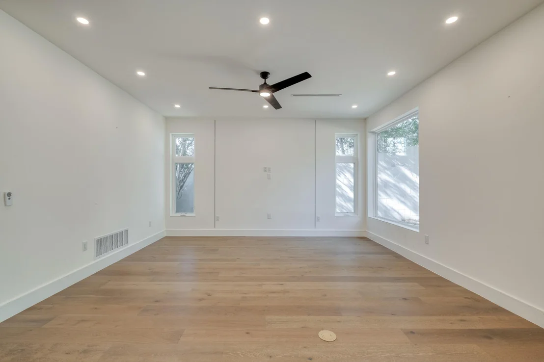 Photo of 5700 LOUISE LN