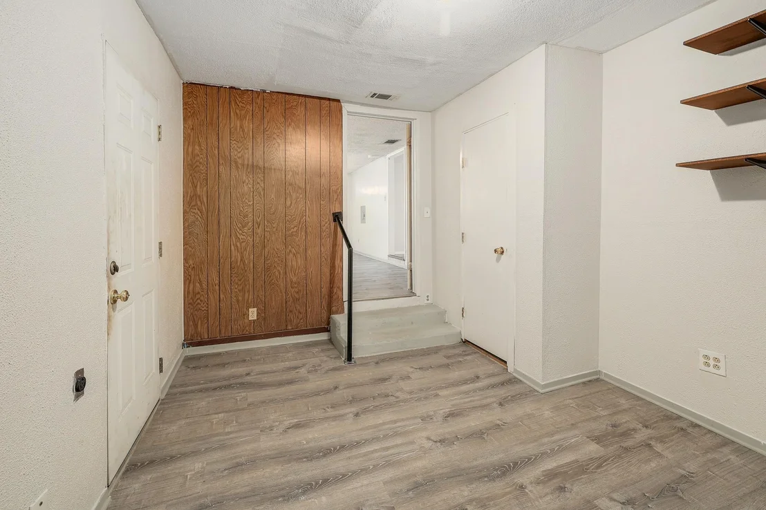 Photo of 4701 Leslie Ave