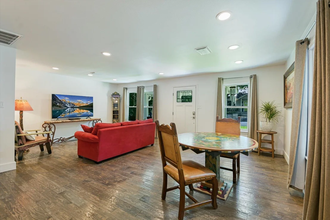 Photo of 605 Deep Eddy Ave