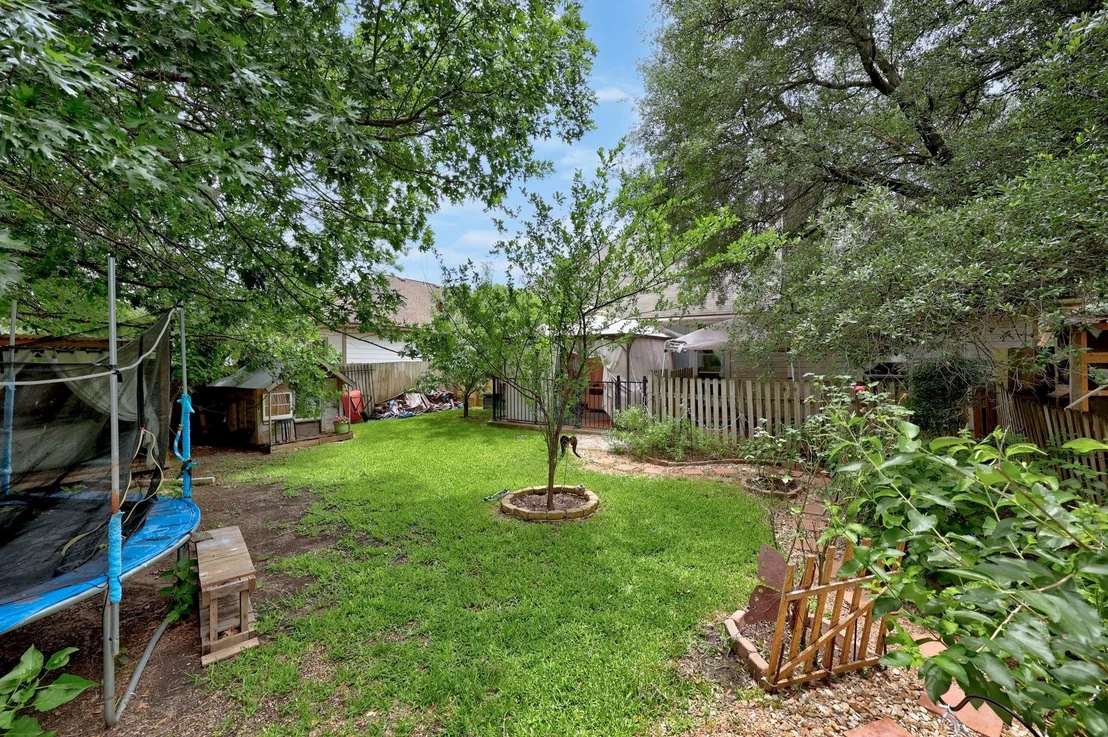 Photo of 1306 River Oak DR