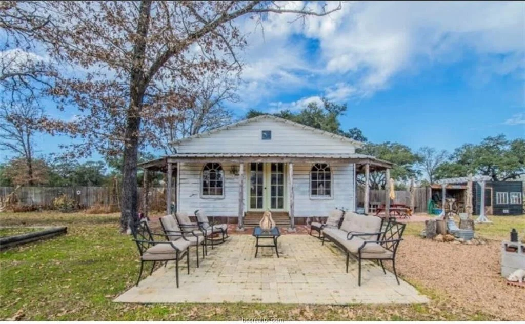 Photo of 1102 Private Road 2332
