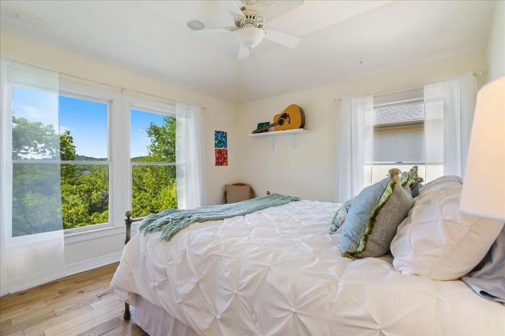 Photo of 4100 Love Bird LN