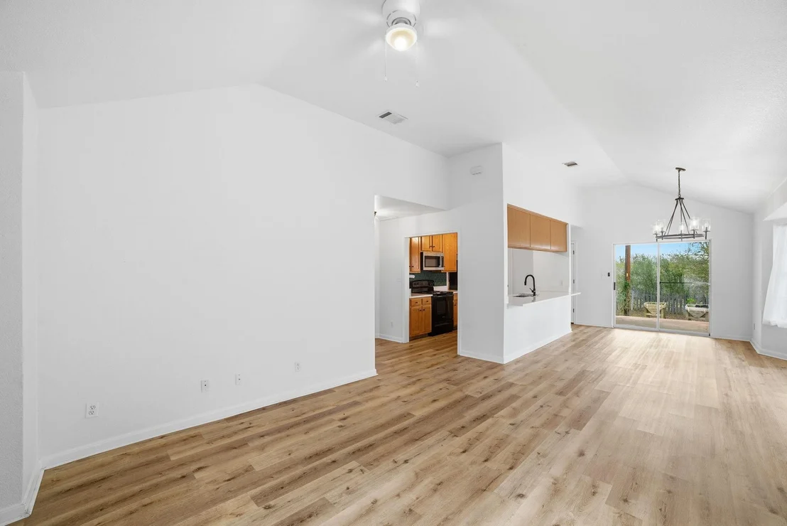 Photo of 104 S Mockingbird CIR