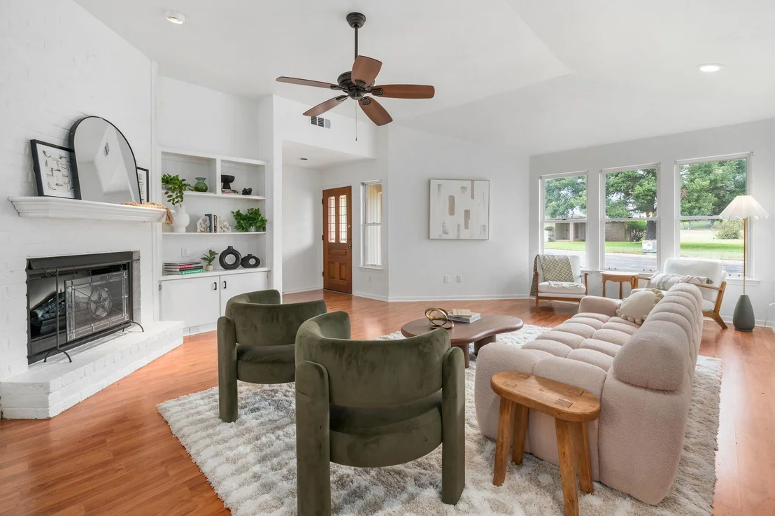 Photo of Unit E at 11127 Pinehurst DR