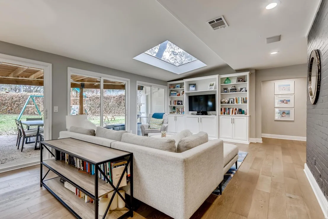 Photo of 2619 SPRING LN
