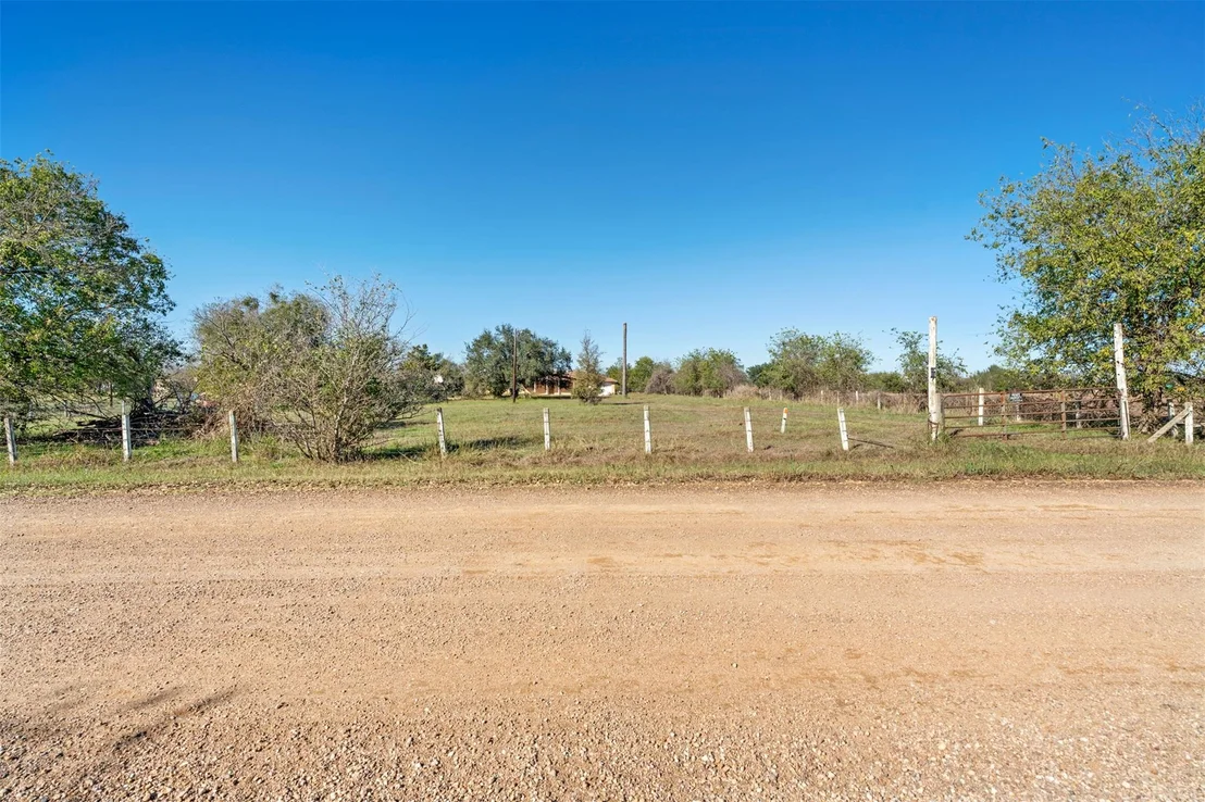 Photo of 230 County Road 422