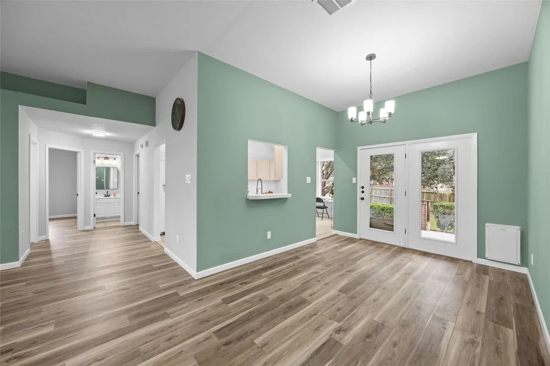 Photo of 610 Sabine CIR