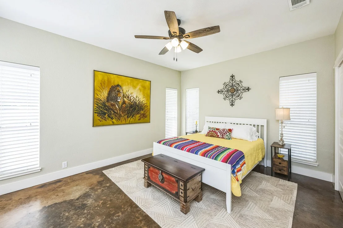 Photo of 201 W View DR