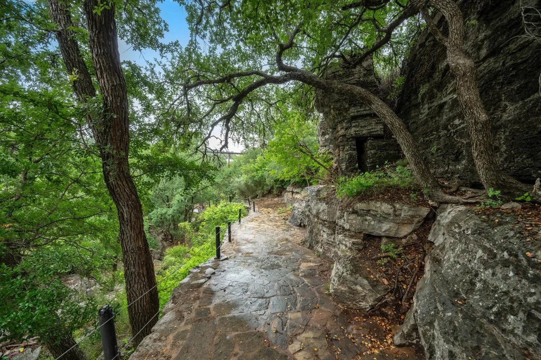 Photo of 401 Crestview DR
