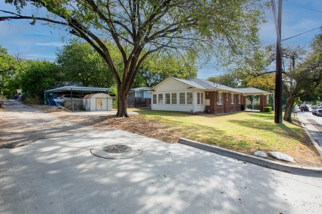 Photo of 3200 Harris Park Ave