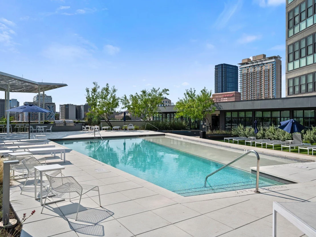 Photo of Unit 302 at 800 Embassy DR