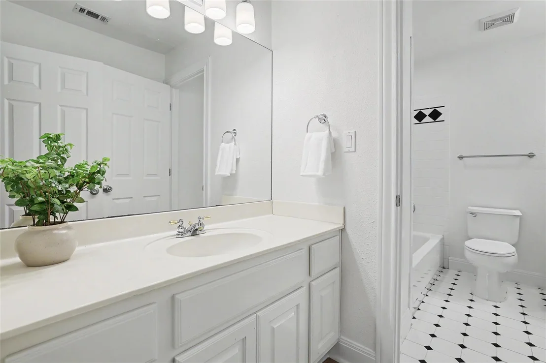 Photo of 38 Tiburon DR