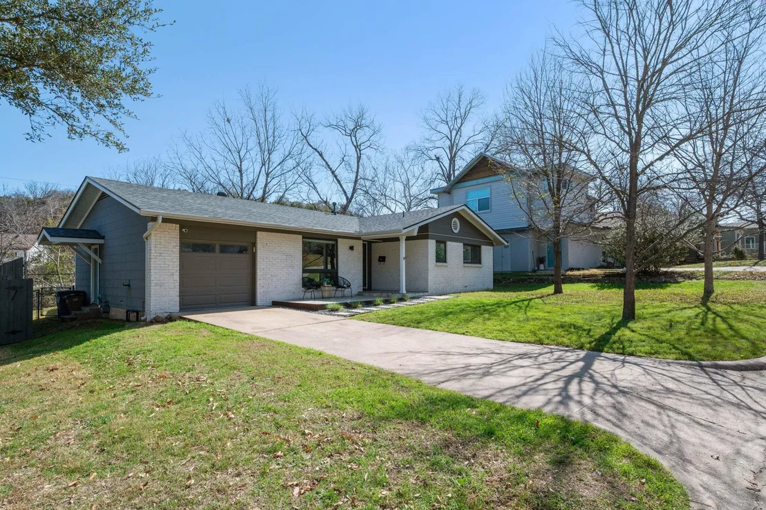 Photo of 2415 Little John LN