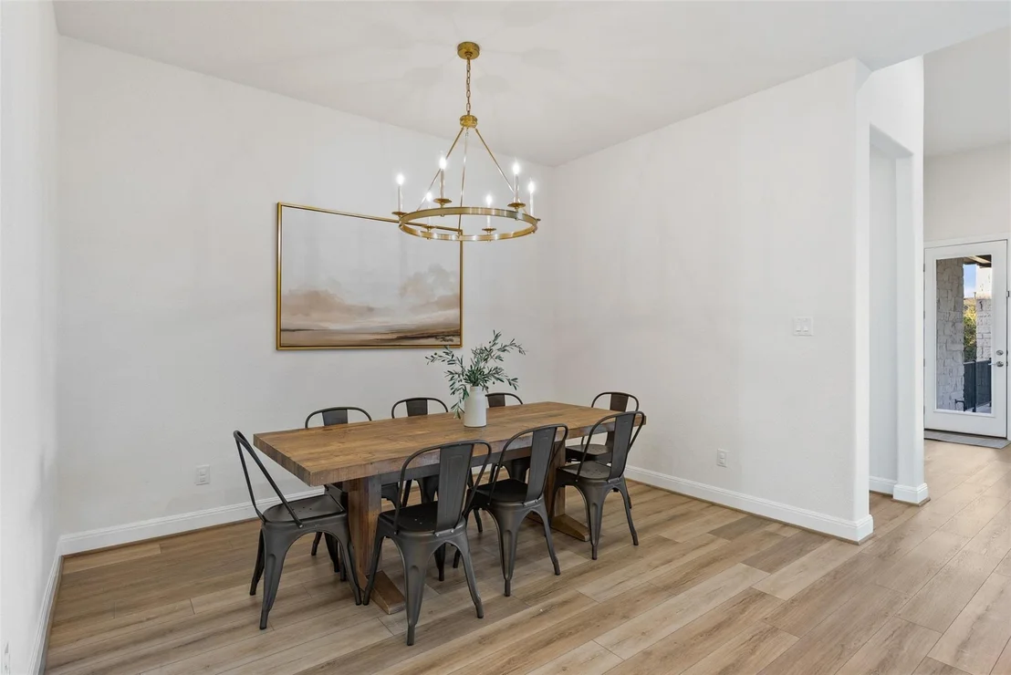 Photo of 739 Rawson BND