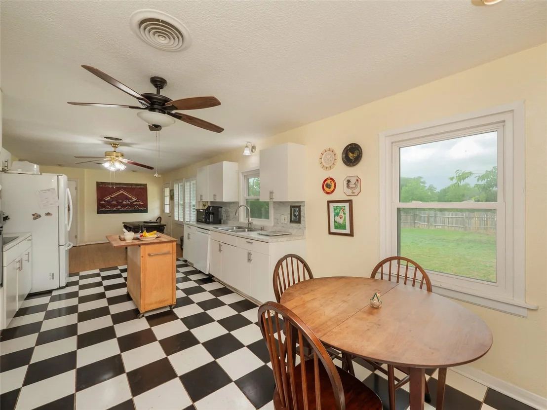 Photo of 700 Lewis DR