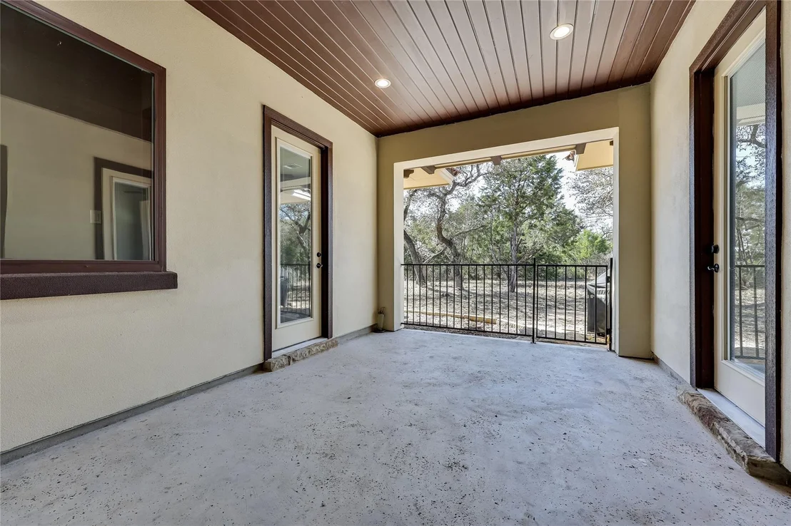 Photo of 19129 Camelot Woods CV