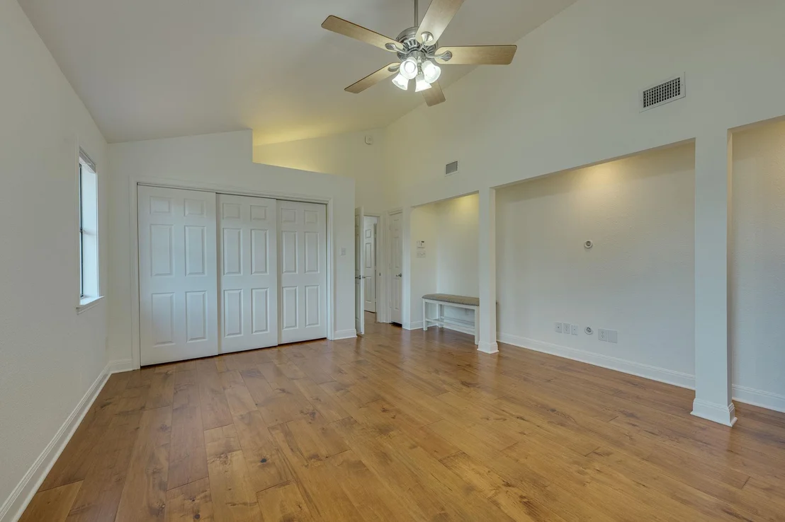 Photo of 103 Crescent Bluff