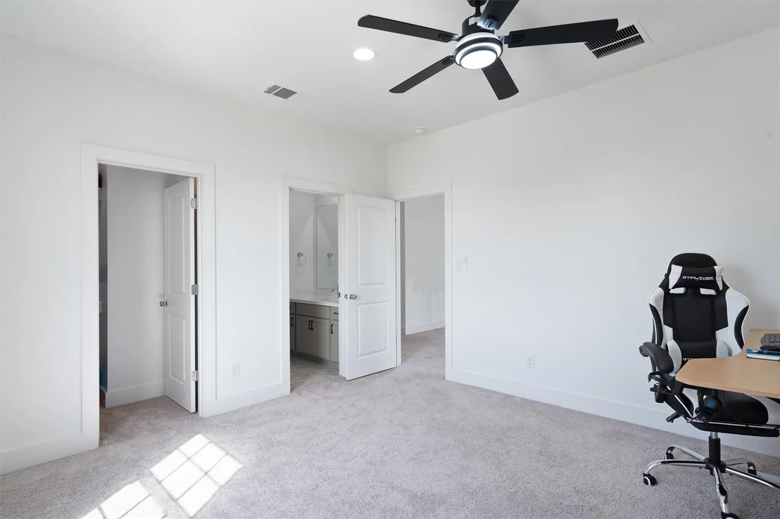 Photo of 4916 Risana BND