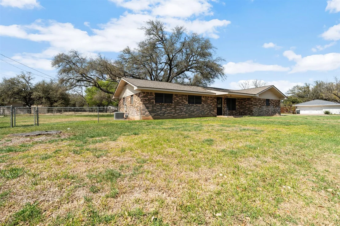 Photo of 305 Shannon LN