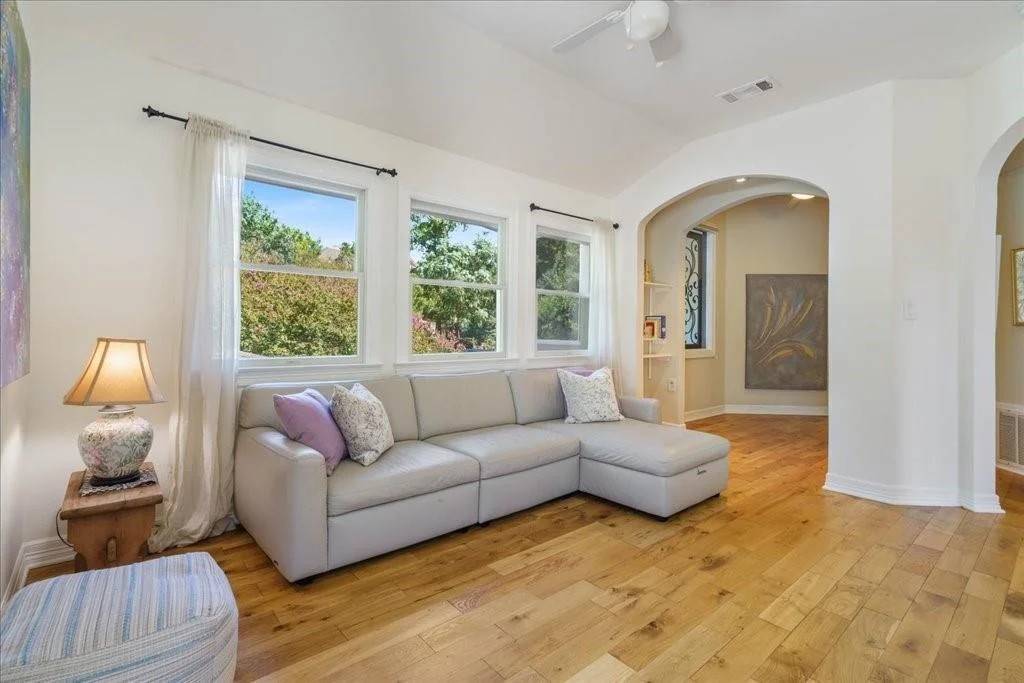 Photo of 4100 Love Bird LN