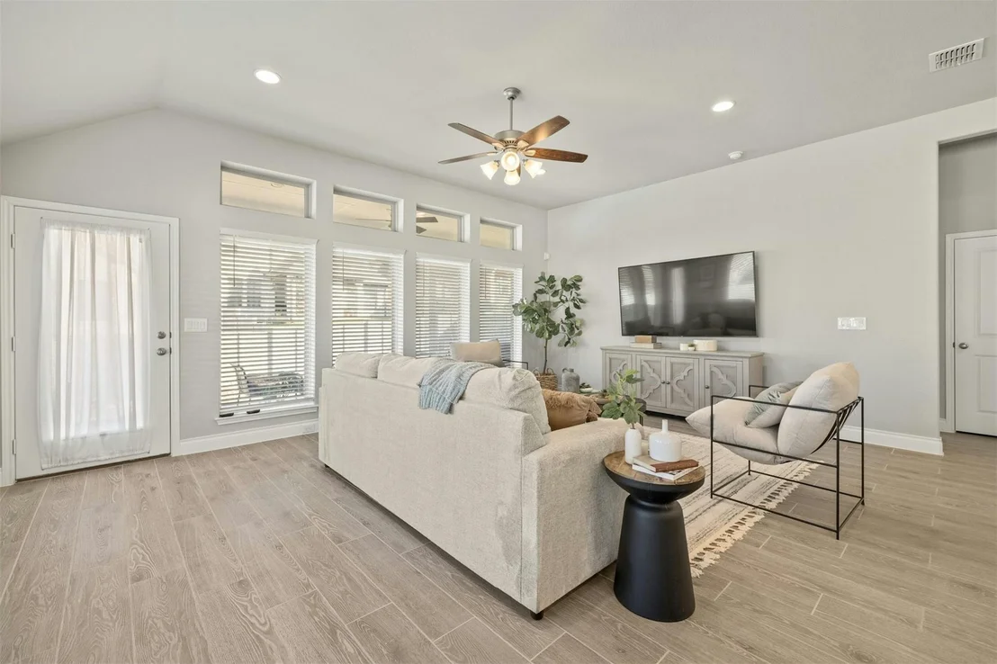 Photo of 112 Gabriel Point LN