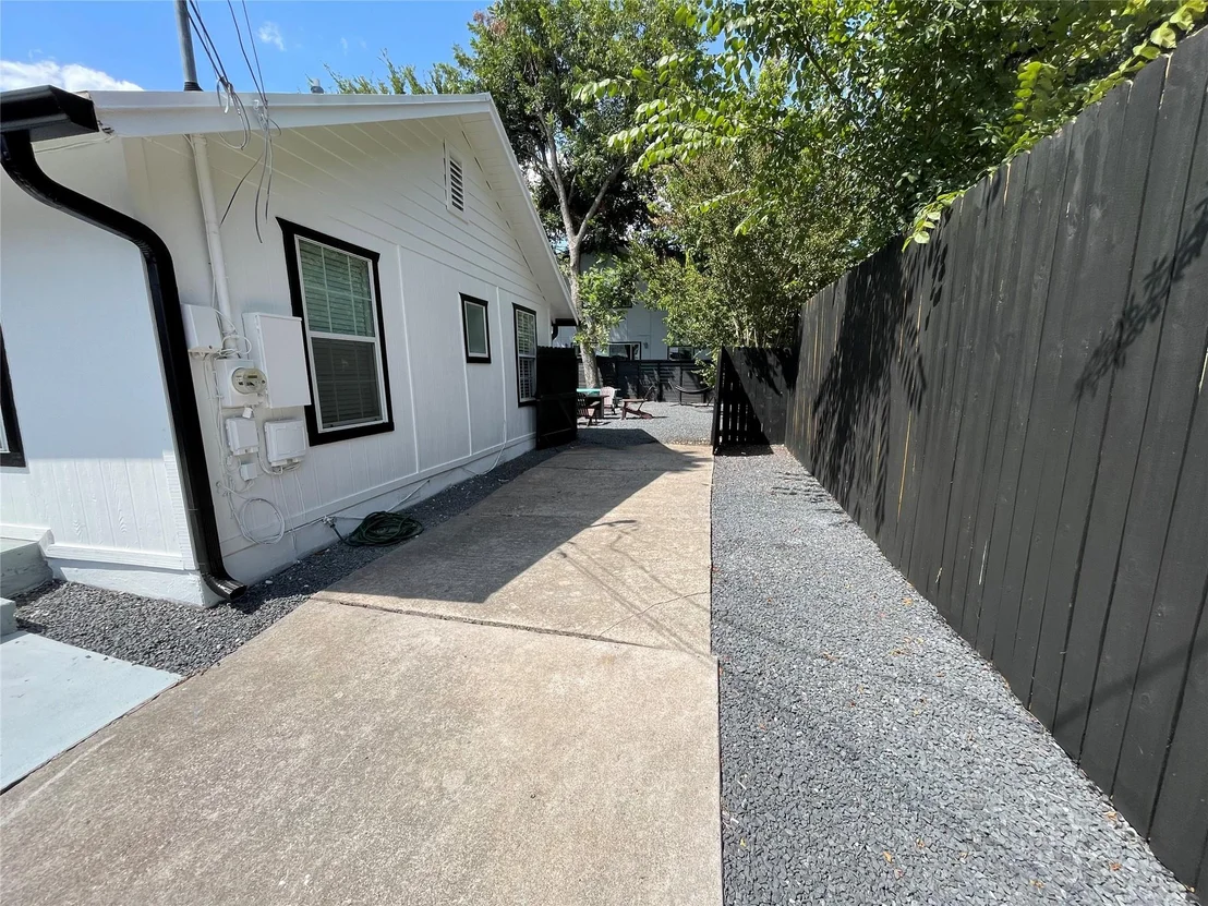 Photo of 2402 Santa Rita ST