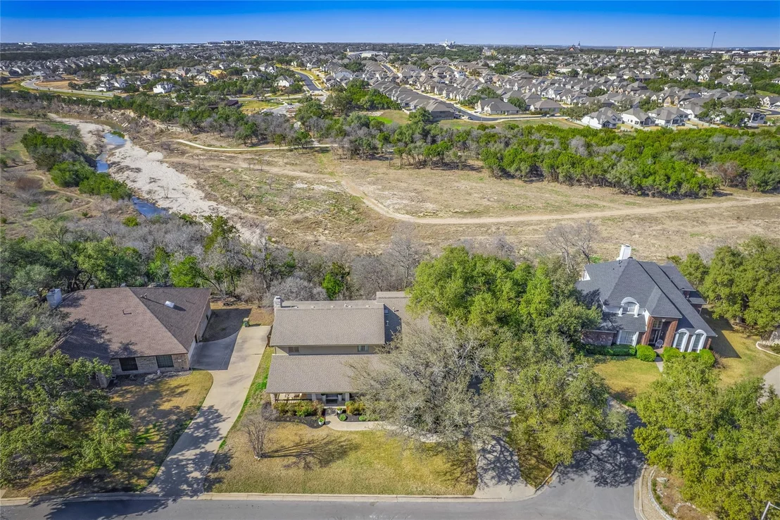 Photo of 302 S Ridge CIR