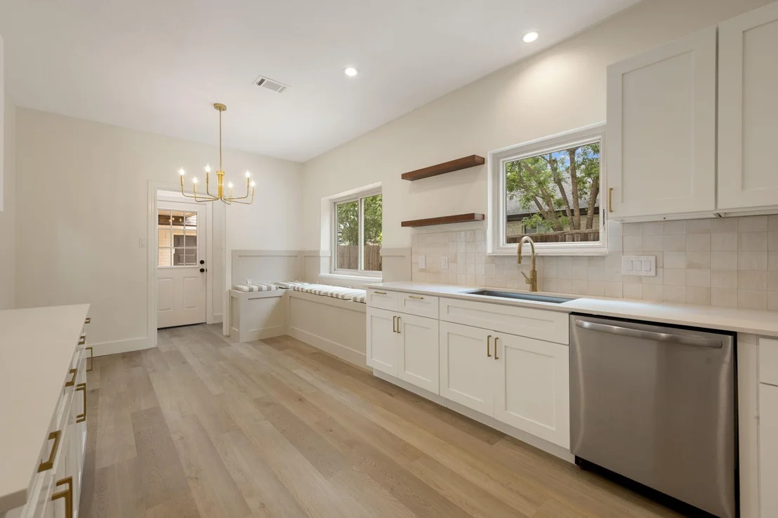 Photo of 1102 Twin Creek DR